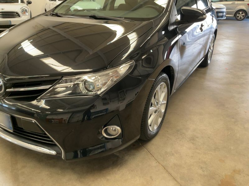 Toyota Auris 1.4 Turbodiesel Active 2013 – снимка 2