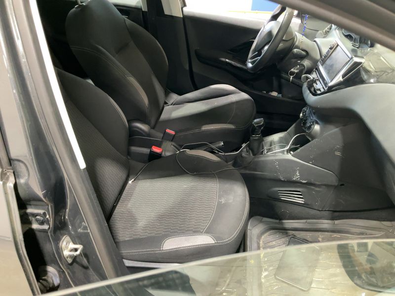 Peugeot 208 1.6 Blue-HDi Active 2016 – снимка 16