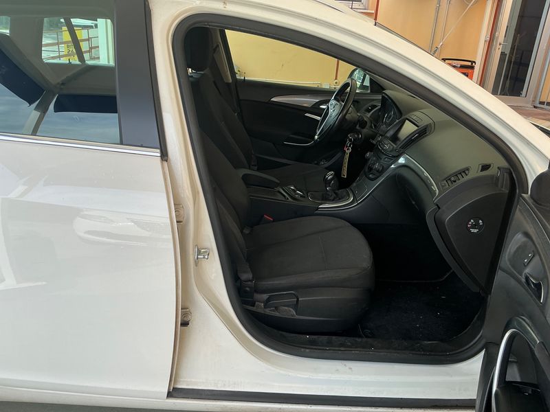 Opel Insignia Sports Tourer 2.0 CDTI Advance 2015 – снимка 3