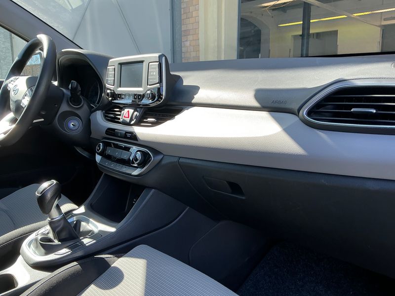 Hyundai i30 1.4 Select 2018 – снимка 25