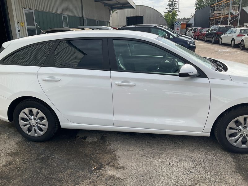 Hyundai i30 1.4 Select 2018 – снимка 10