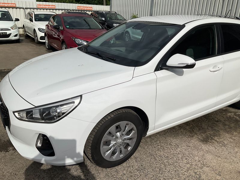 Hyundai i30 1.4 Select 2018 – снимка 2