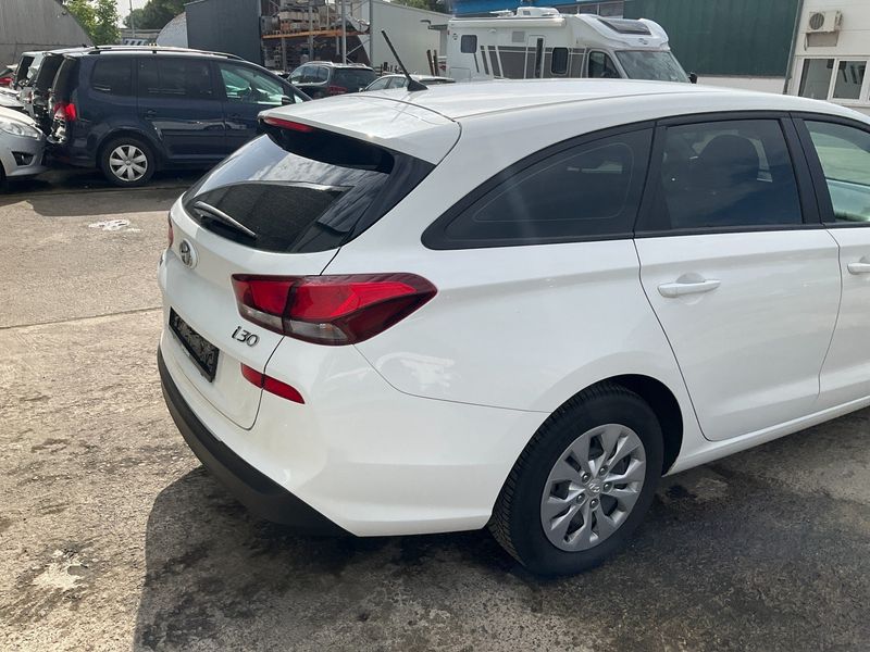 Hyundai i30 1.4 Select 2018 – снимка 8