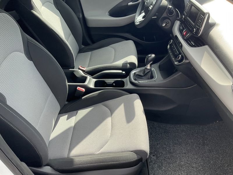 Hyundai i30 1.4 Select 2018 – снимка 16