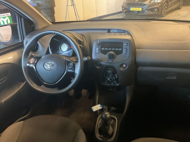Toyota Aygo 1.0 VVT-i X-Fun 2020 – снимка 16