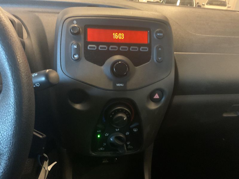 Toyota Aygo 1.0 VVT-i X-Fun 2020 – снимка 17