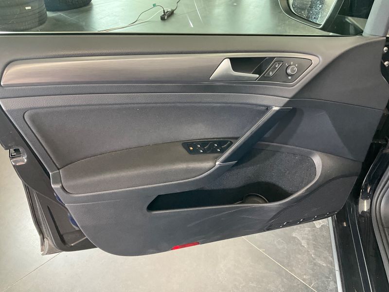 Volkswagen Golf VII 1.4 TSI Comfortline BlueMotion Tech 2017 – снимка 28