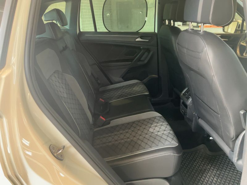 Volkswagen Tiguan 2.0 TDI R-Line 2022 – снимка 19