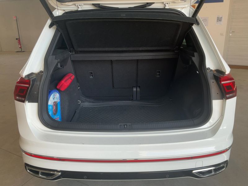 Volkswagen Tiguan 2.0 TDI R-Line 2022 – снимка 15