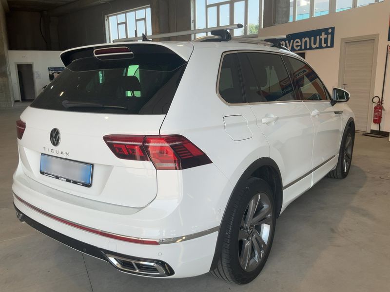 Volkswagen Tiguan 2.0 TDI R-Line 2022 – снимка 8