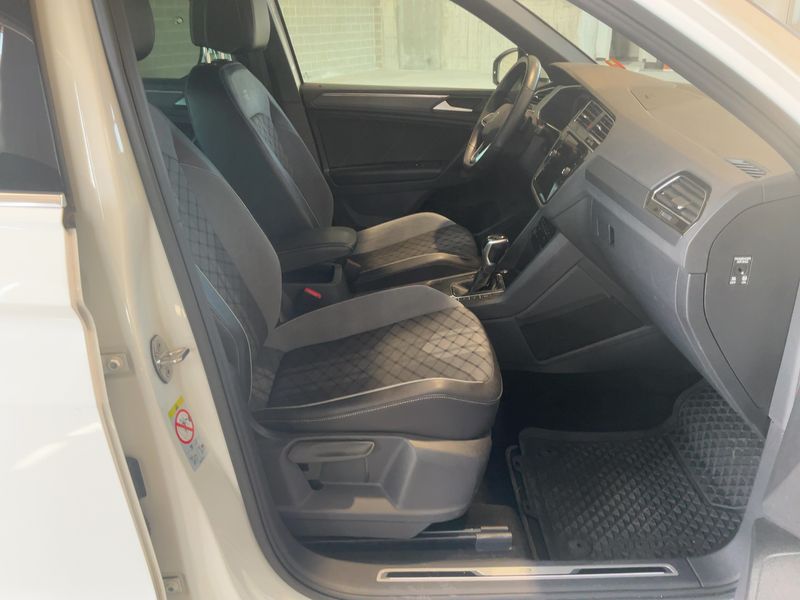 Volkswagen Tiguan 2.0 TDI R-Line 2022 – снимка 16