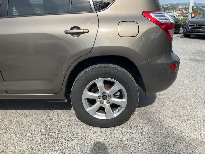 Toyota RAV 4 2.2 D-4D 2011 – снимка 5