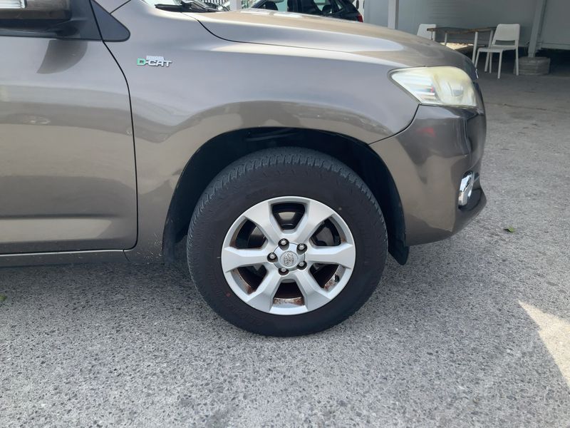 Toyota RAV 4 2.2 D-4D 2011 – снимка 11