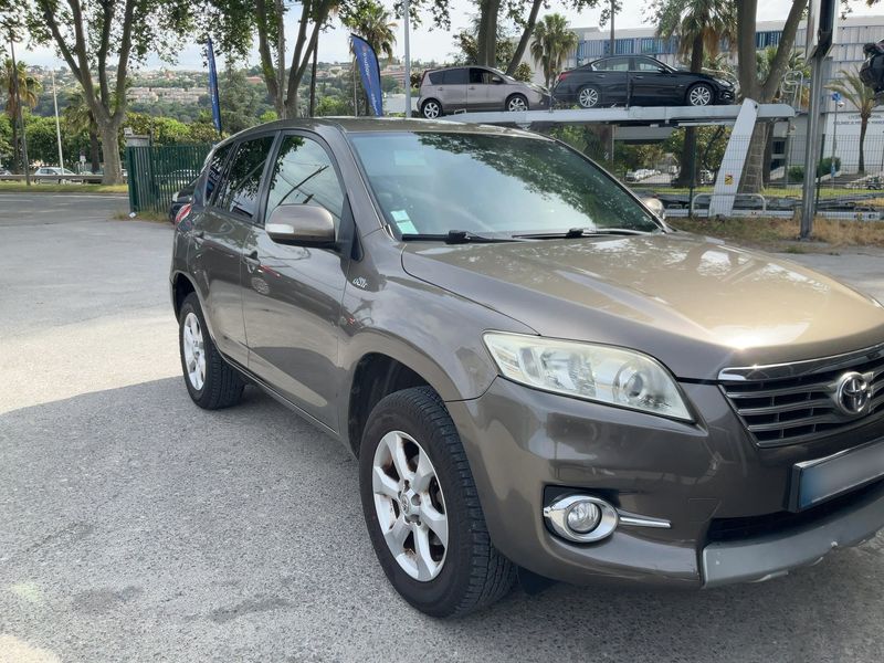 Toyota RAV 4 2.2 D-4D 2011 – снимка 12