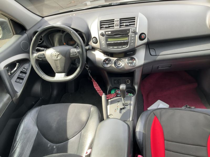 Toyota RAV 4 2.2 D-4D 2011 – снимка 17