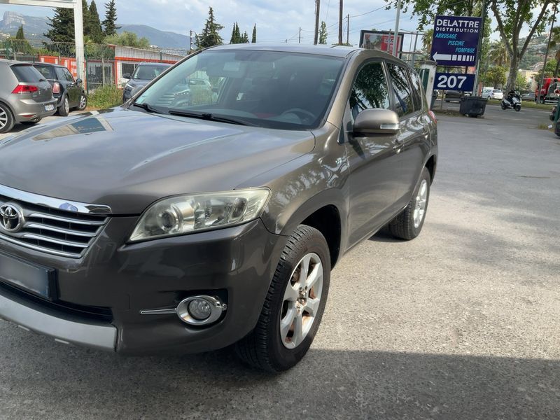 Toyota RAV 4 2.2 D-4D 2011 – снимка 2
