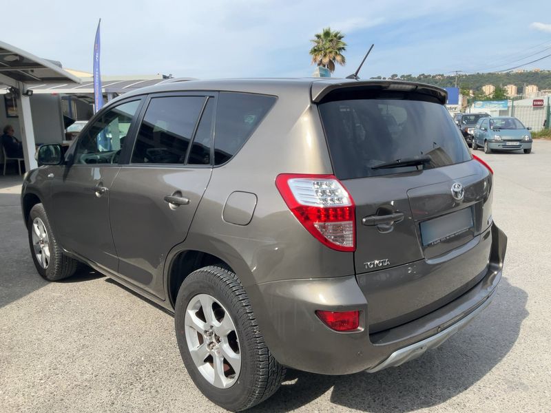 Toyota RAV 4 2.2 D-4D 2011 – снимка 6