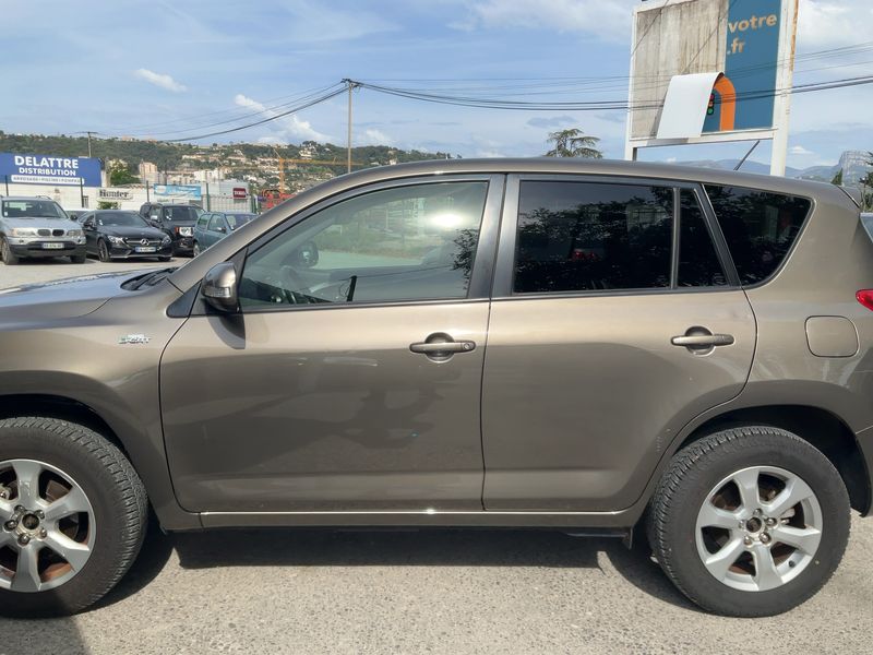 Toyota RAV 4 2.2 D-4D 2011 – снимка 4