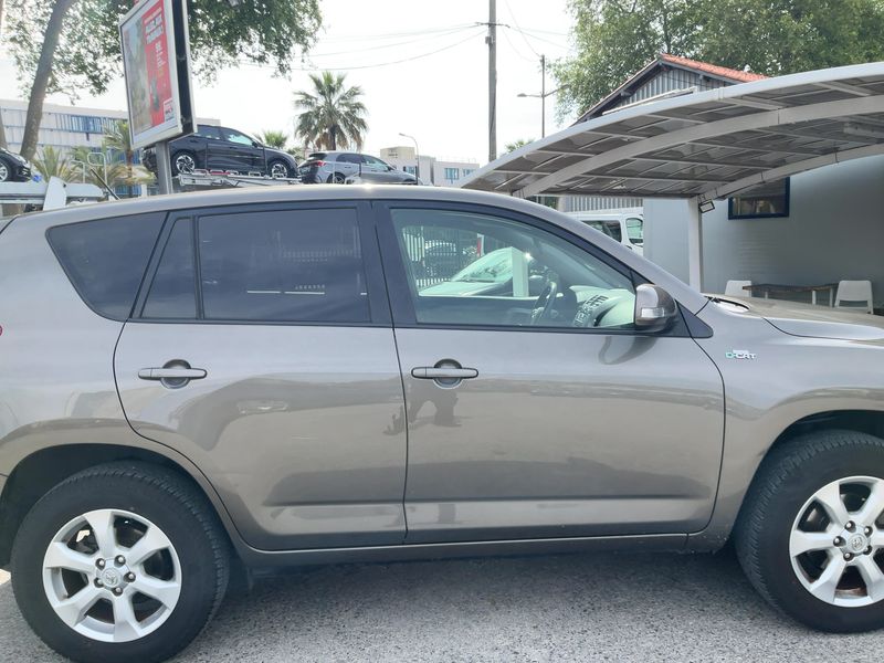 Toyota RAV 4 2.2 D-4D 2011 – снимка 10