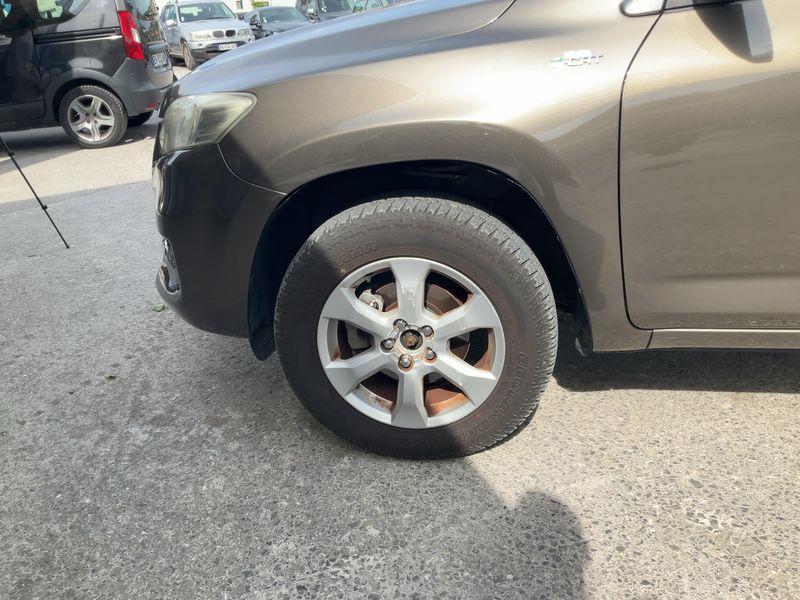Toyota RAV 4 2.2 D-4D 2011 – снимка 3