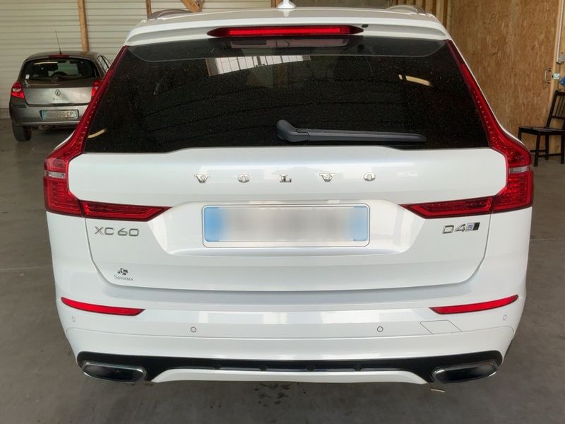 Volvo XC60 2.0 D4 R Design AWD 2018 – снимка 7