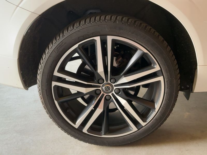 Volvo XC60 2.0 D4 R Design AWD 2018 – снимка 9