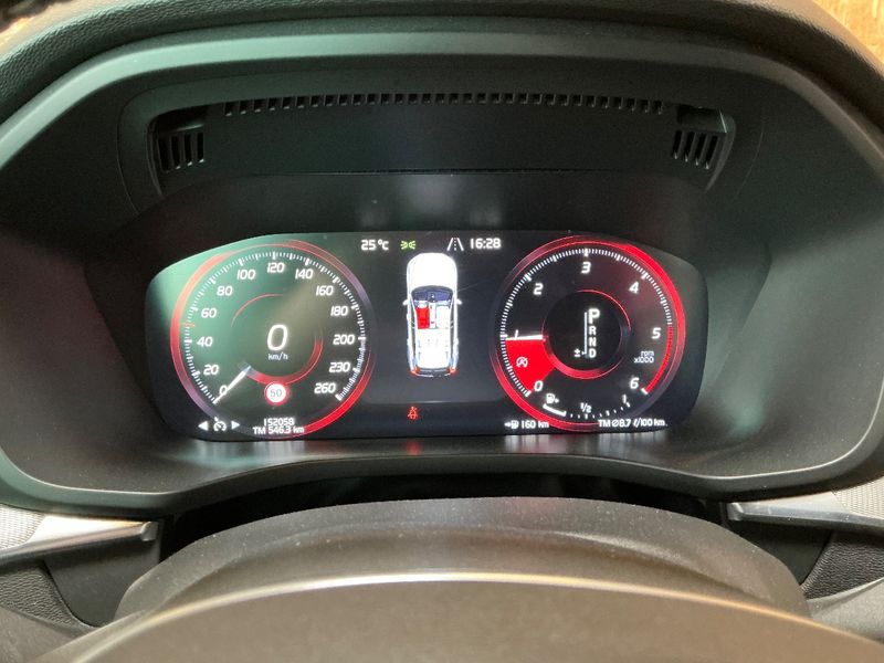 Volvo XC60 2.0 D4 R Design AWD 2018 – снимка 18