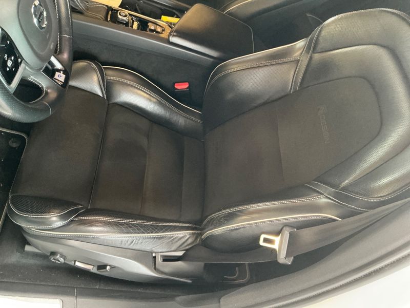 Volvo XC60 2.0 D4 R Design AWD 2018 – снимка 22