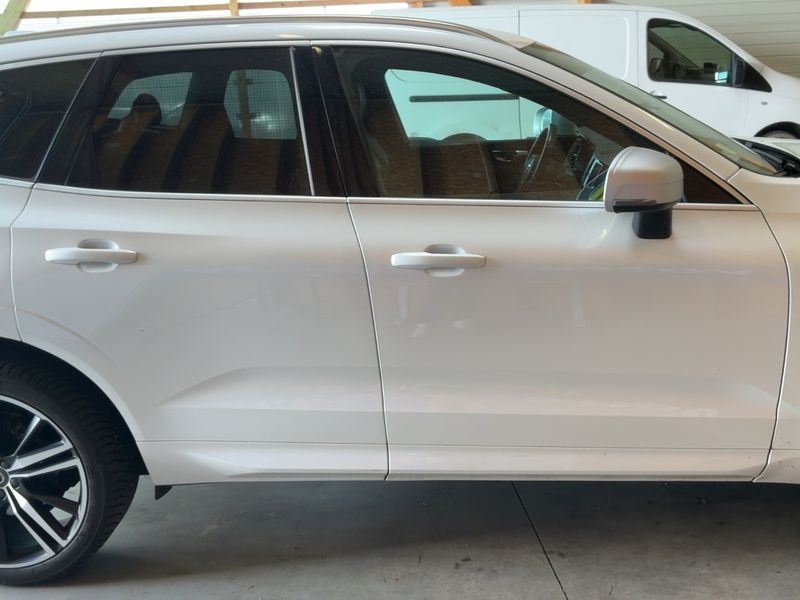 Volvo XC60 2.0 D4 R Design AWD 2018 – снимка 10