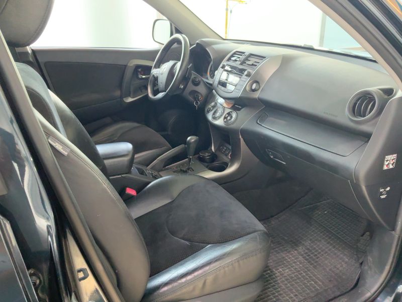 Toyota RAV 4 2.2 D-4D Executive 2011 – снимка 17