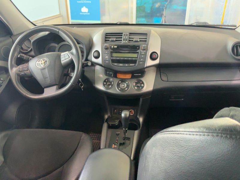 Toyota RAV 4 2.2 D-4D Executive 2011 – снимка 18