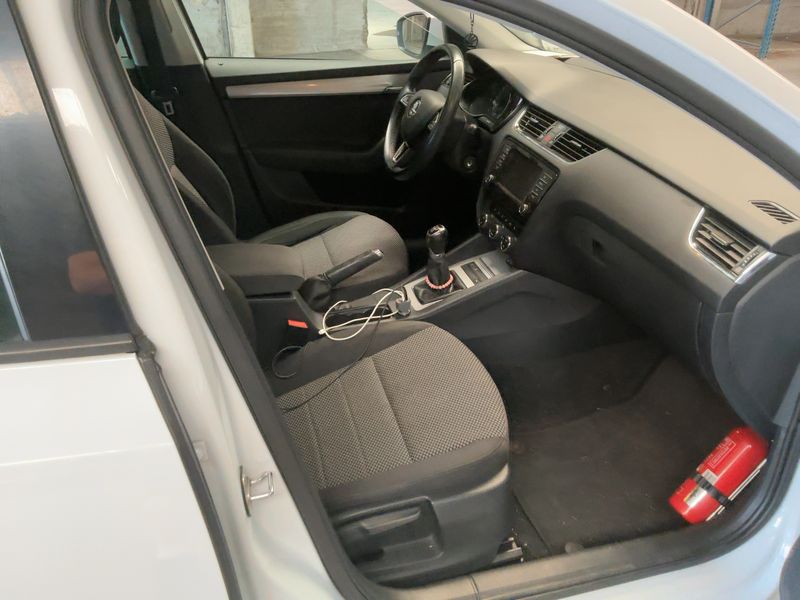 Skoda Octavia 1.6 TDI Ambition 2017 – снимка 16