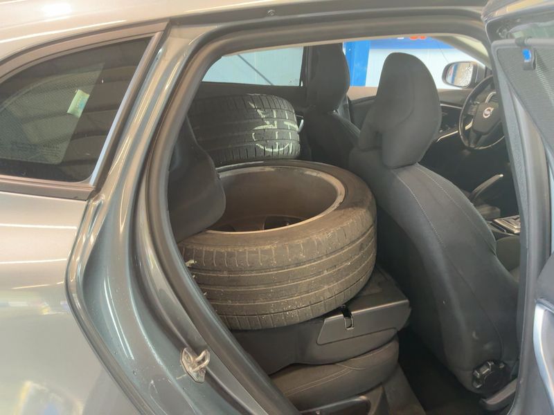 Volvo V40 2.0 D4 You! 2014 – снимка 20