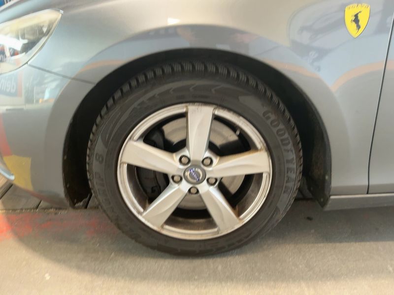 Volvo V40 2.0 D4 You! 2014 – снимка 3