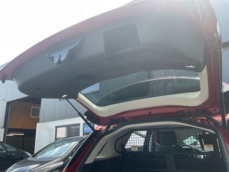 Land Rover Discovery Sport 2.0 Td4 Mild-Hybrid AWD 2020 – снимка 29