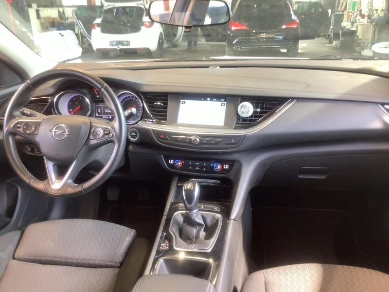 Opel Insignia Sports Tourer 1.6 CDTI DPF Edition 2019 – снимка 18