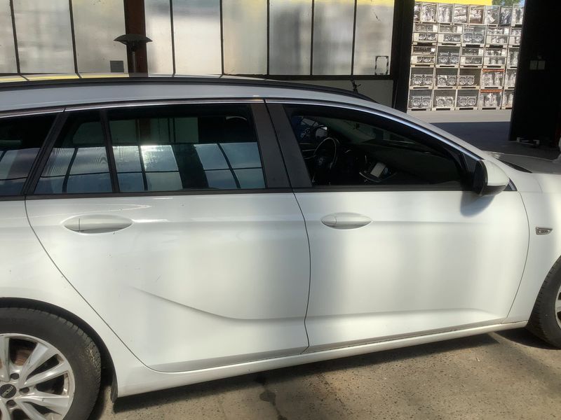 Opel Insignia Sports Tourer 1.6 CDTI DPF Edition 2019 – снимка 10