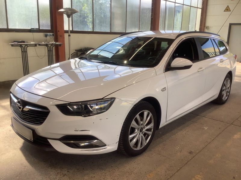 Opel Insignia Sports Tourer 1.6 CDTI DPF Edition 2019 – снимка 1