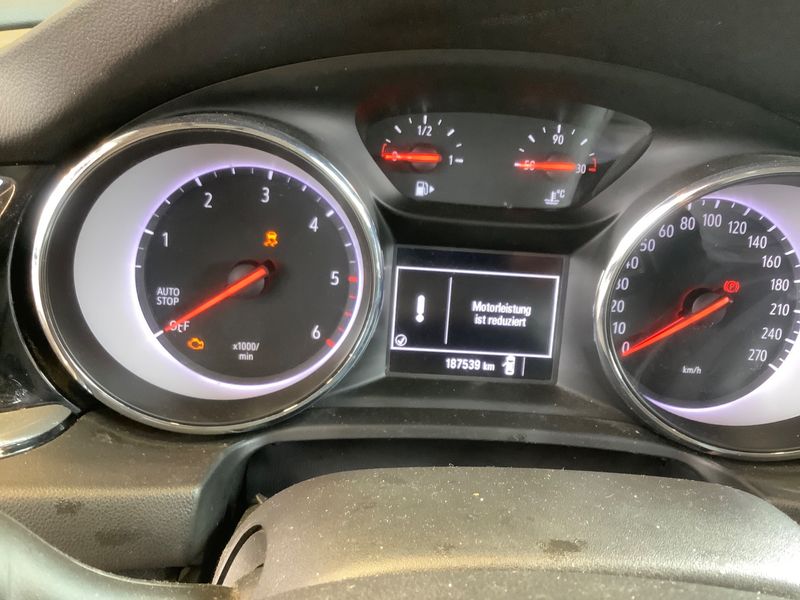 Opel Insignia Sports Tourer 1.6 CDTI DPF Edition 2019 – снимка 25