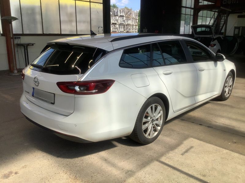 Opel Insignia Sports Tourer 1.6 CDTI DPF Edition 2019 – снимка 8