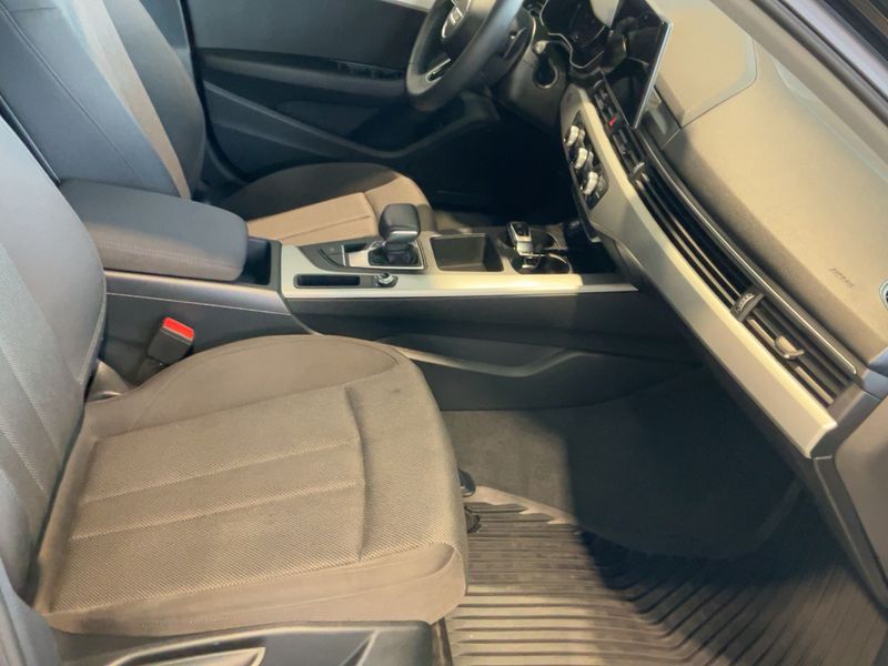 Audi A4 35 TFSI Mild-Hybrid S line 2023 – снимка 16