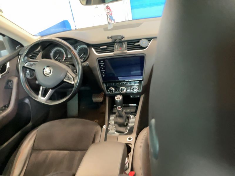 Skoda Octavia 2.0 TDI Laurin & Klement 2017 – снимка 17