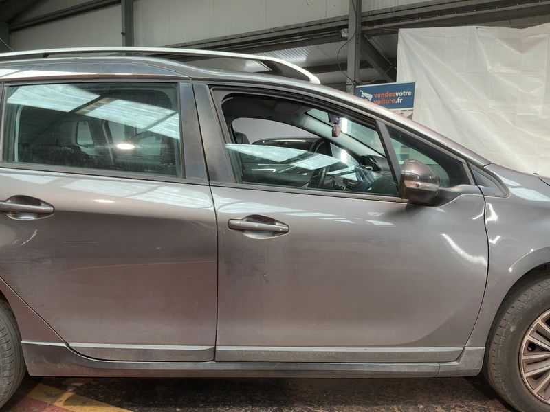 Peugeot 2008 1.6 e-HDi Active 2015 – снимка 10