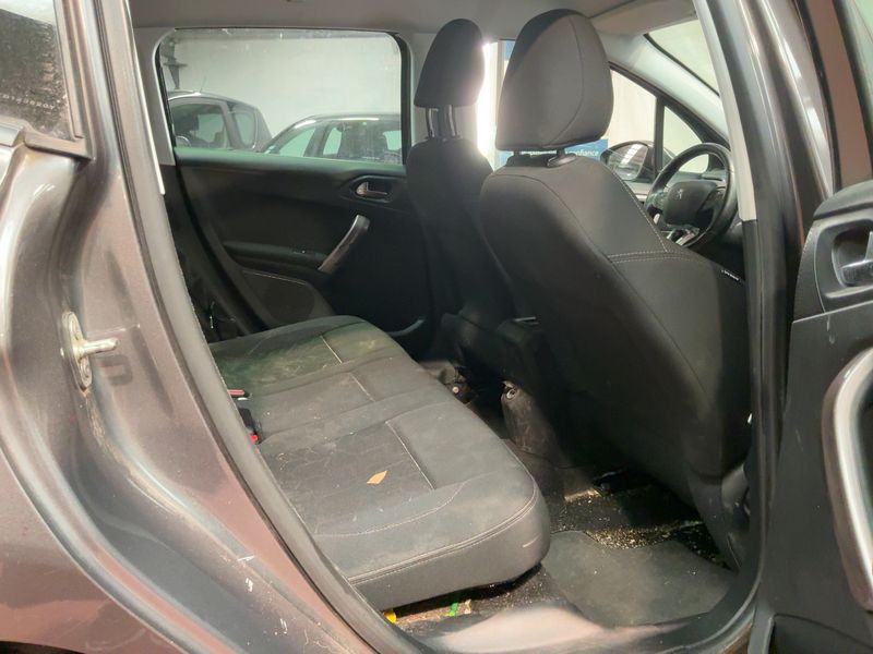 Peugeot 2008 1.6 e-HDi Active 2015 – снимка 19