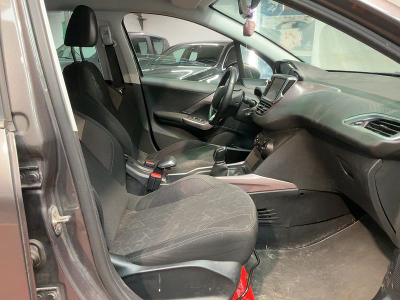 Peugeot 2008 1.6 e-HDi Active 2015 – снимка 16