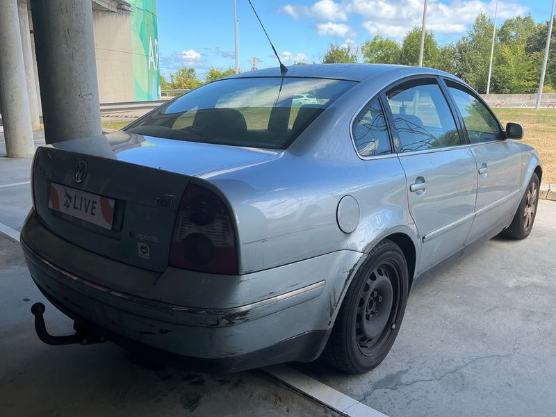 Volkswagen Passat 1.9 TDI Highline 2001 – снимка 2