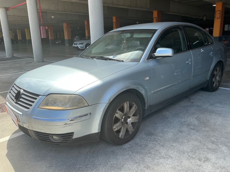 Volkswagen Passat 1.9 TDI Highline 2001 – снимка 1