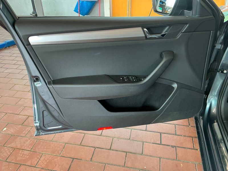 Skoda Superb 2.0 TDI Style 2016 – снимка 39