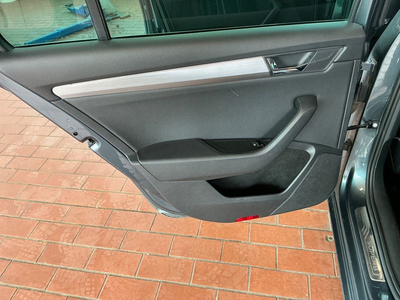 Skoda Superb 2.0 TDI Style 2016 – снимка 37