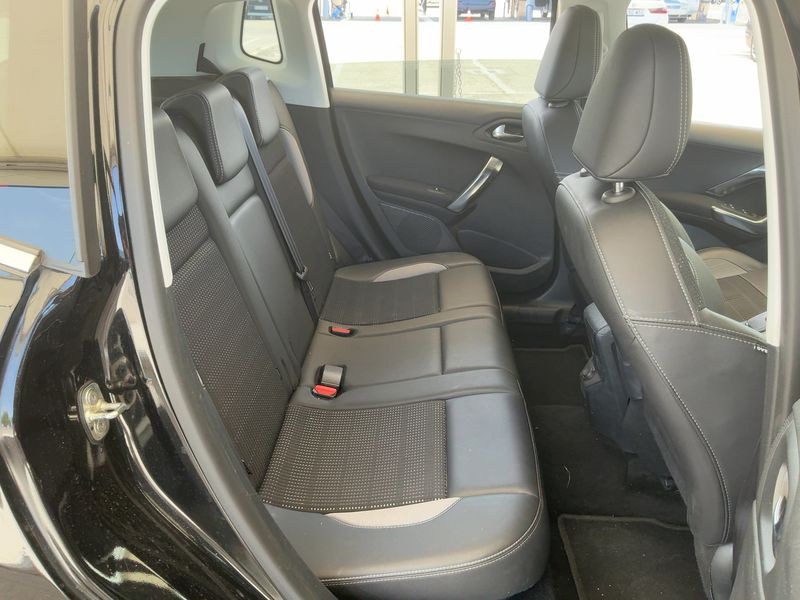 Peugeot 2008 1.6 e-HDi Allure 2014 – снимка 19